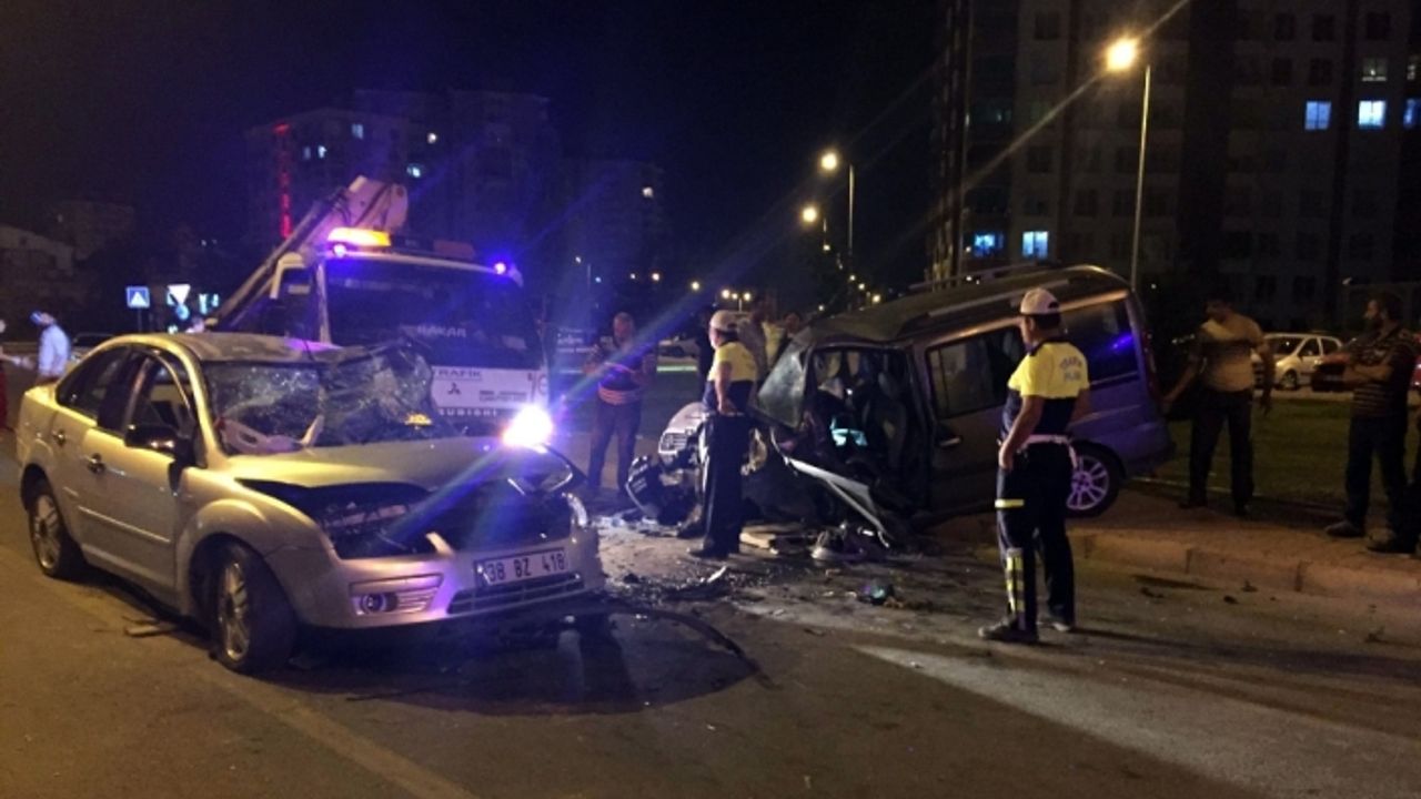 Kayseri’de trafik kazası: 8 yaralı