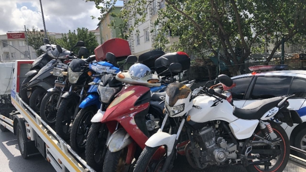 Esenyurt’ta şok trafik uygulaması, çok sayıda motosiklete el konuldu