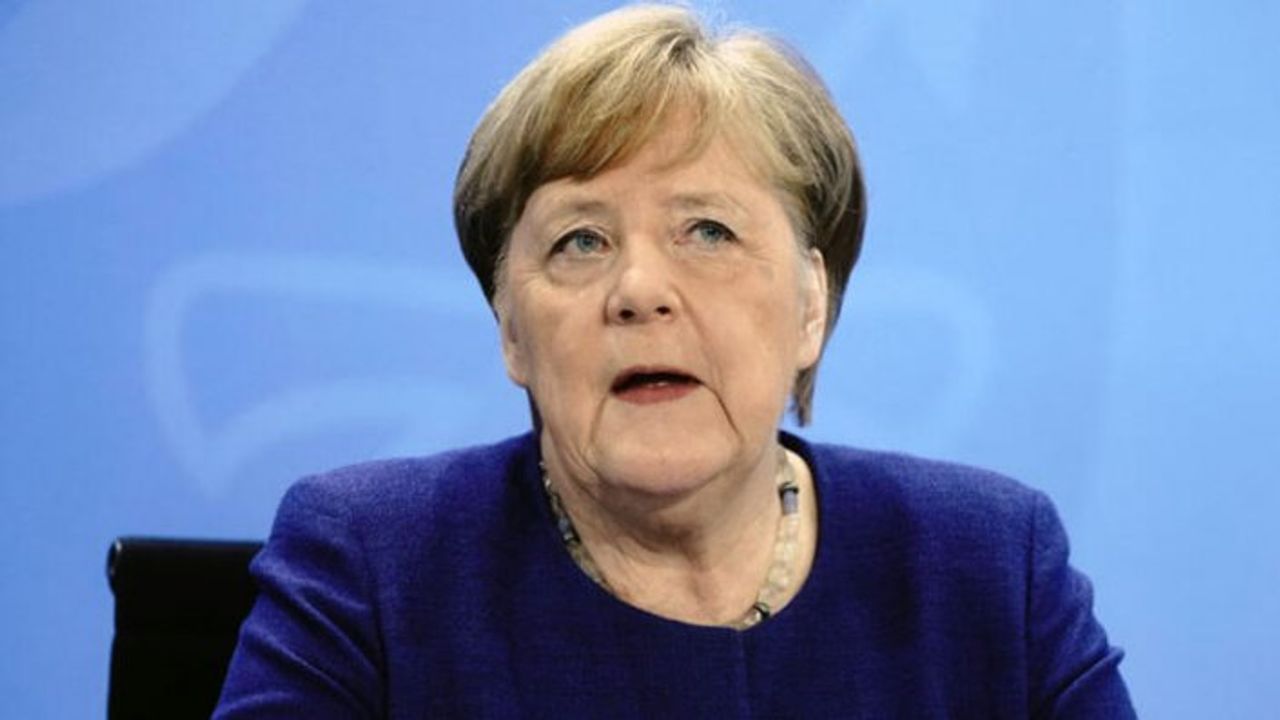 Merkel'i Hitler'e benzeten büyükelçi görevinden oldu