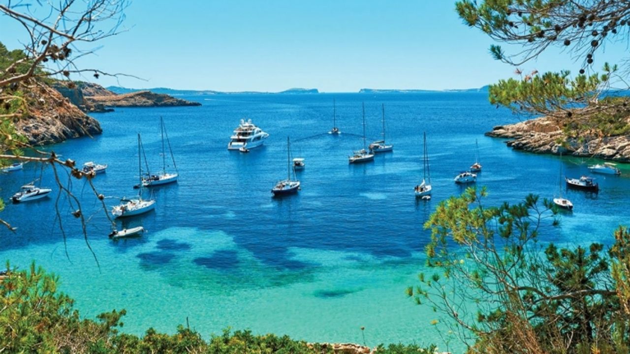 Gece hayatıyla ünlü Akdeniz'in en meşhur adası