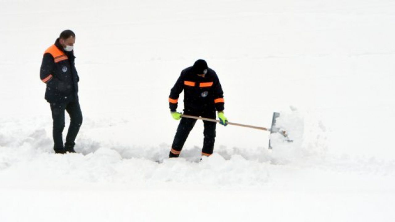Yüzlerce yerleşim yeri kar nedeniyle kapandı!