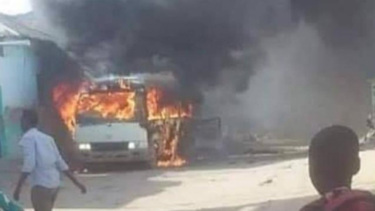 Somali'de futbol takımının otobüsüne bombalı saldırı