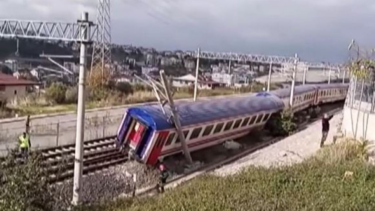 Yolcu treni kaza yaptı