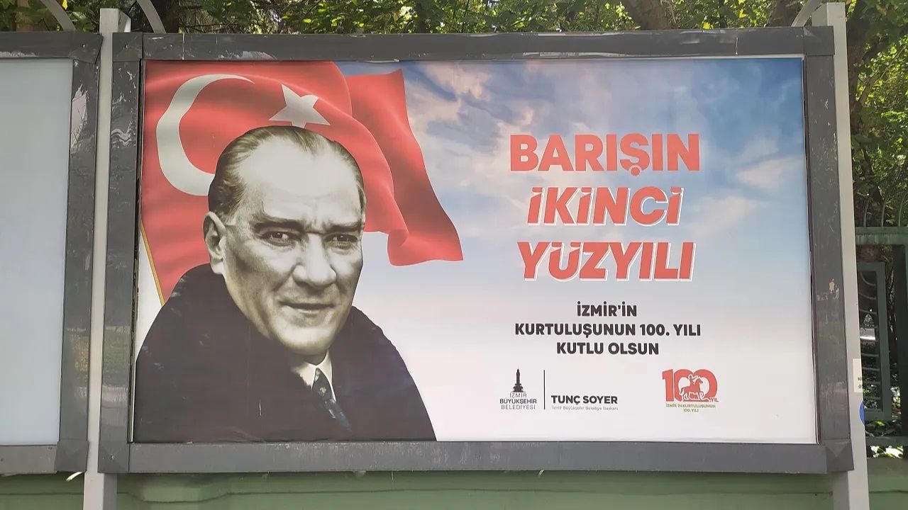 Skandal 30 Ağustos afişindeki tartışmada son perde! CHP'den Devlet Bahçeli'ye yanıt