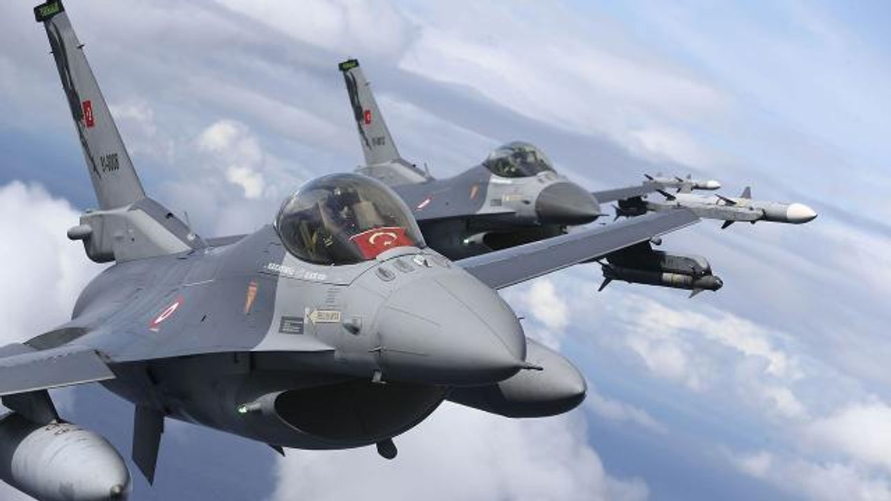 Ne uluslararası hukuk tanıyorlar ne de devlet geleneğinden haberdârlar.. Yunanistan’dan Türk–F-16’larına taciz