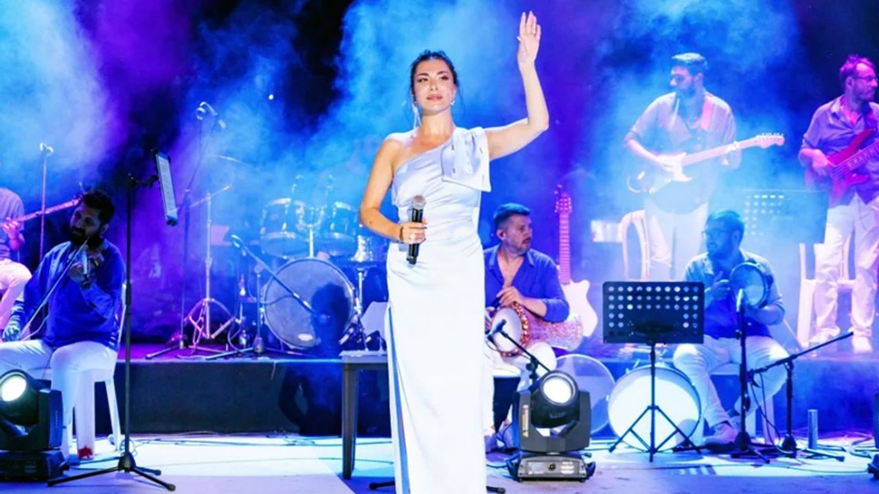 Ebru Yaşar'a "Geleceğe Nefes" konserlerinden tam not