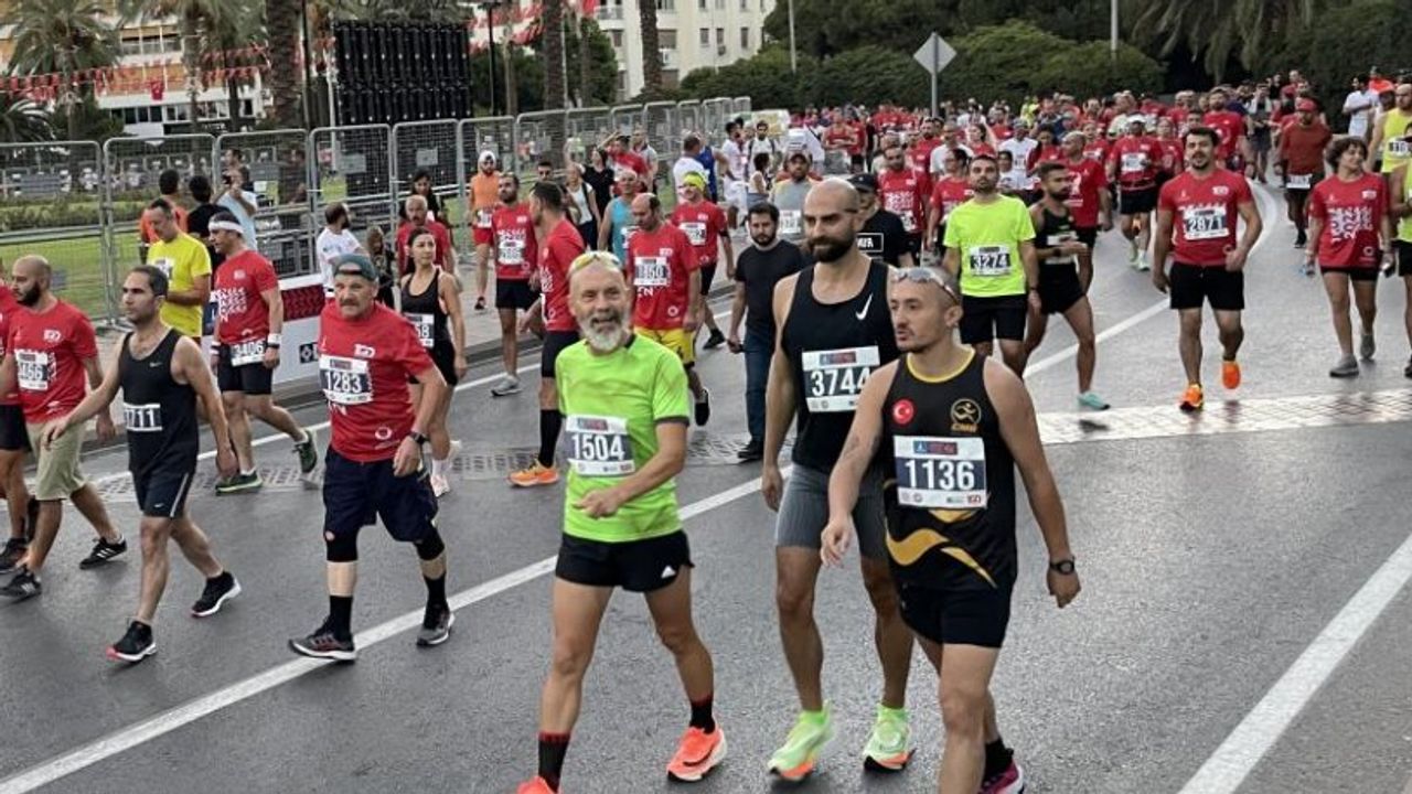 9 Eylül Uluslararası İzmir Yarı Maratonu başladı