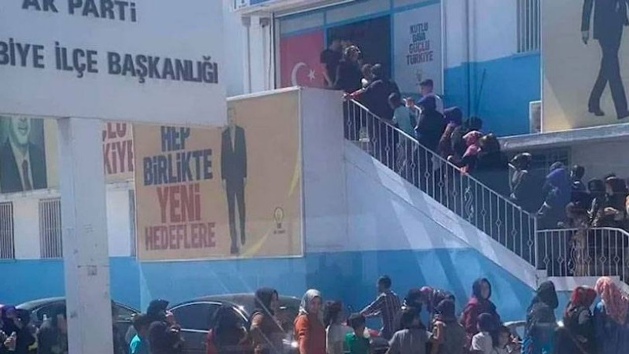 Şanlıurfa’da Erdoğan’ın mitingine böyle seyirci topladılar!