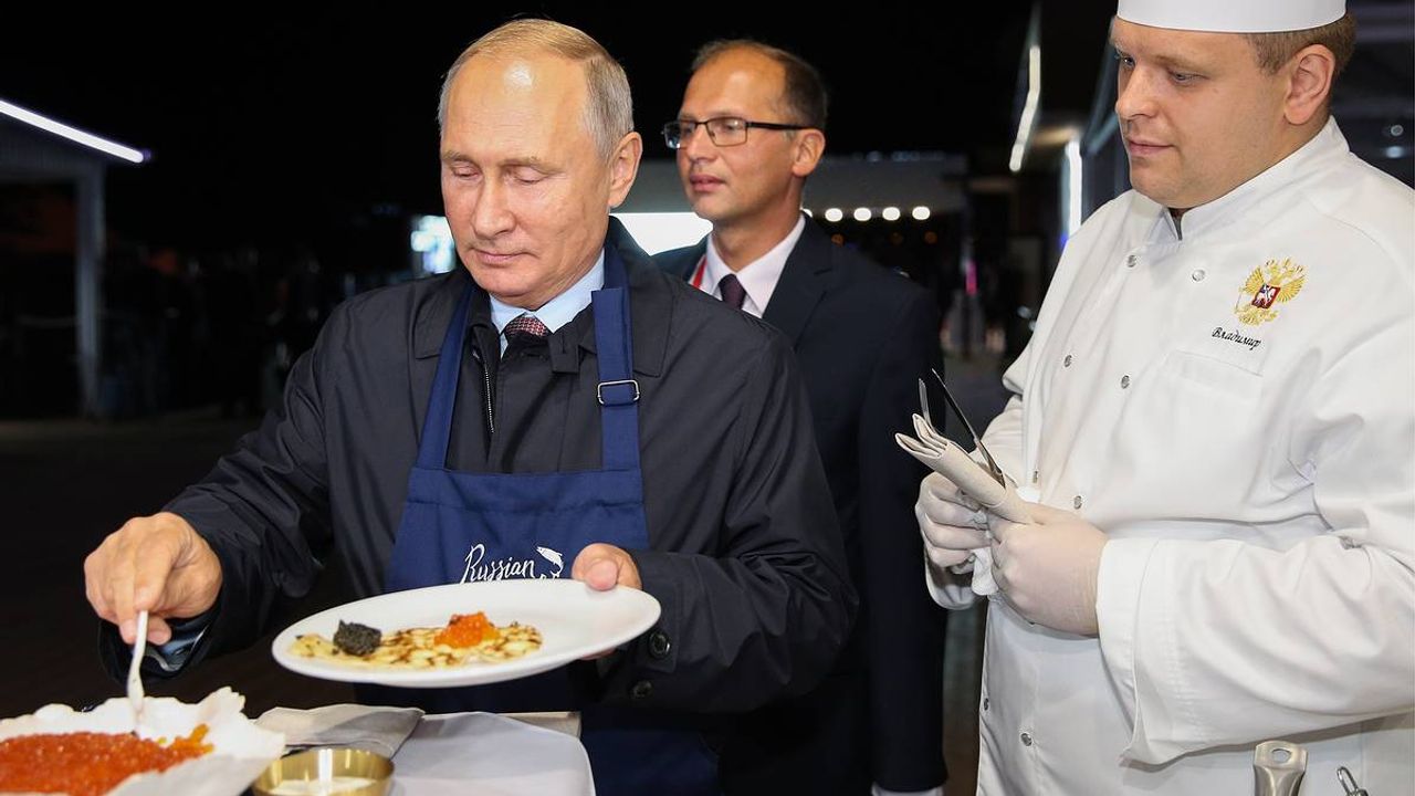 Putin'in 'yemek şefi' itiraf etti!