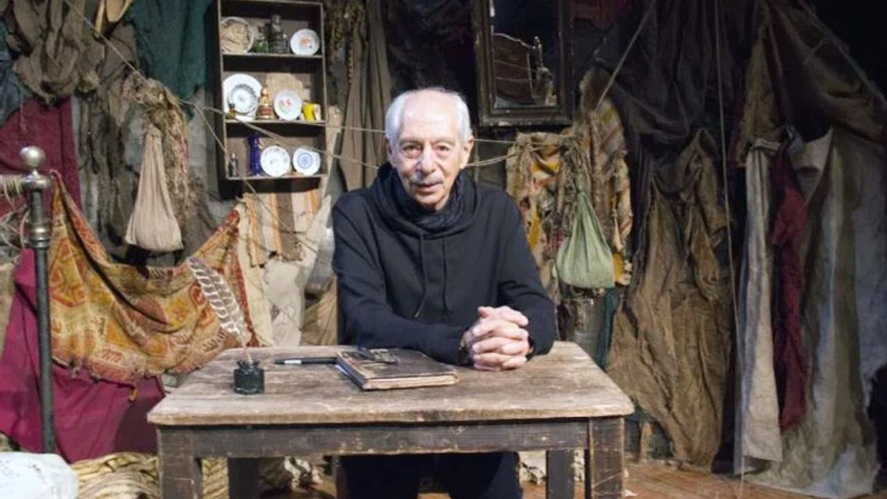 Tiyatrocu Genco Erkal, sahnede rahatsızlandı