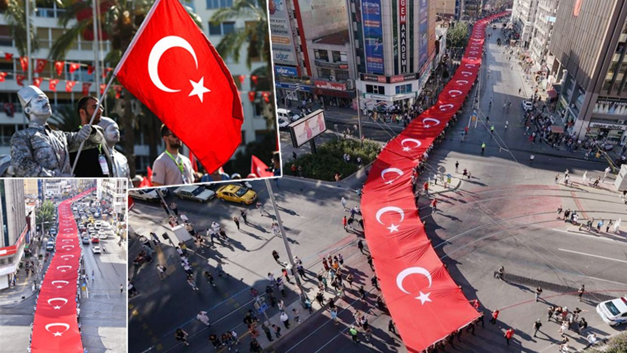 İzmir'de dev Türk Bayrağı'nın altında 100. yıl coşkusu