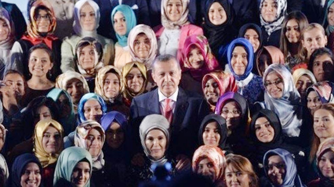 Erdoğan talimat vermişti! Başörtüsüne yönelik anayasa değişikliğinde ilk adım atıldı