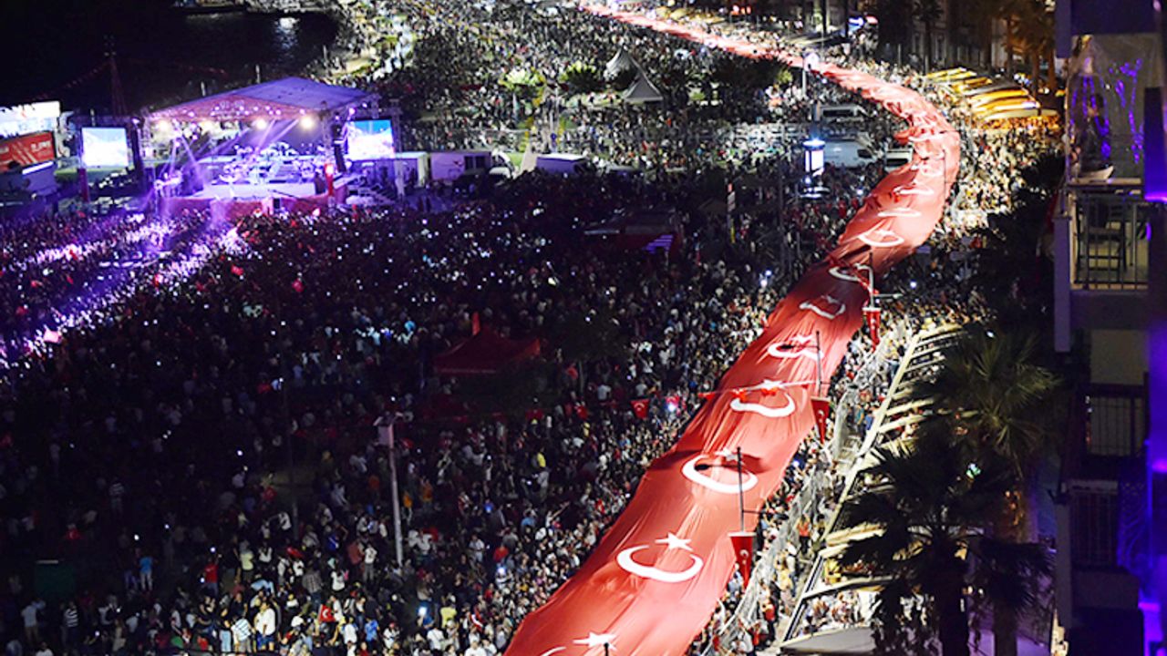 İzmir'de Cumhuriyet kutlamalarına sınırlama!