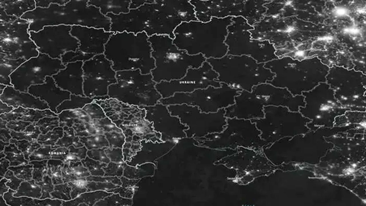 Görüntüler NASA'dan: Ukrayna saldırıdan sonra böyle görüntülendi