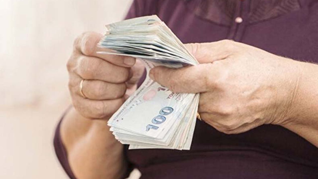 Sendikalardan zam açıklaması: Asgari ücretin altındaki her artış emekliyi ölüme terk etmektir