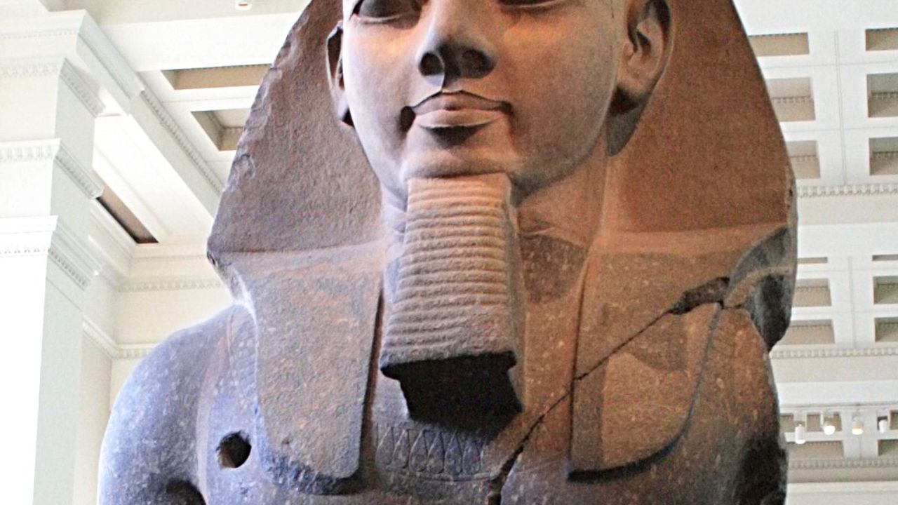 2. Ramses'in heykeli az kalsın çalınıyordu