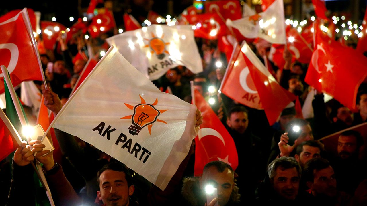 AKP'den art arda istifa!
