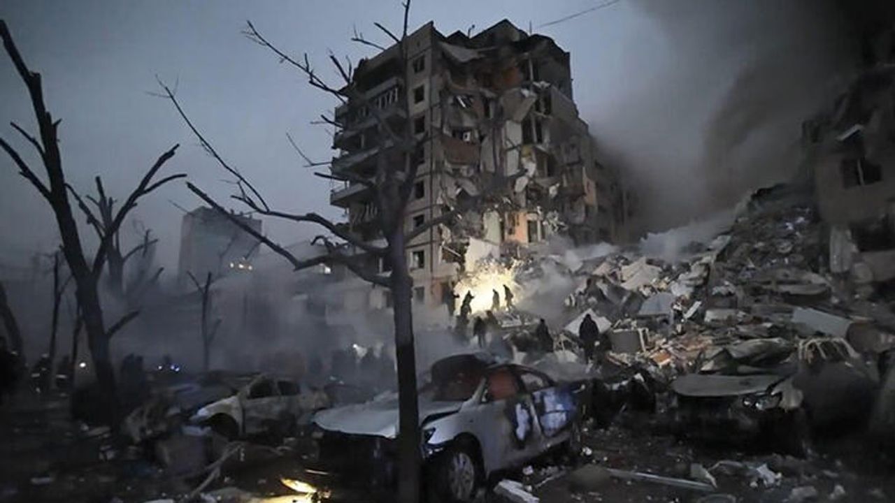 Rusya, Dnipro’da bir apartmanı vurdu: 18 ölü 73 yaralı