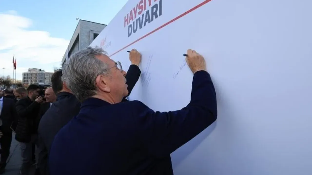 CHP'li Belediye Başkanları İmamoğlu için Haysiyet Duvarı'na yazı yazdı