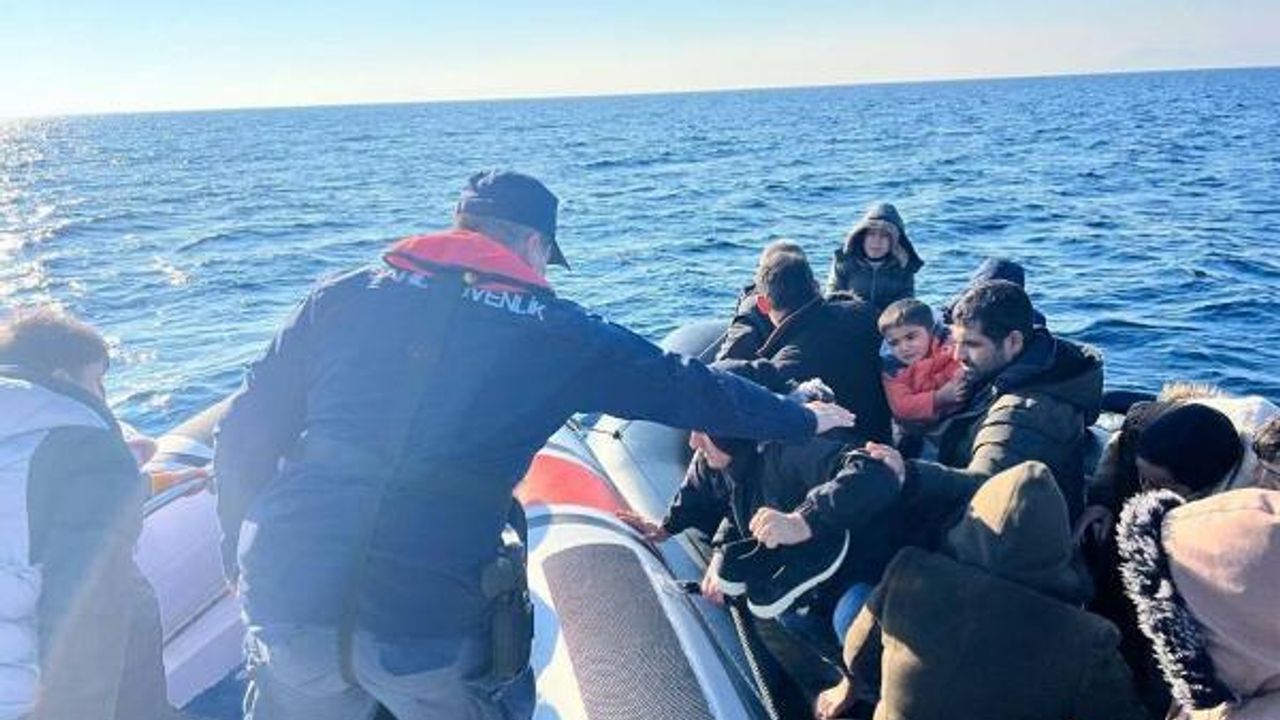 İzmir sularında can pazarı: 113 kaçak göçmen kurtarıldı, 37 kaçak göçmen yakalandı