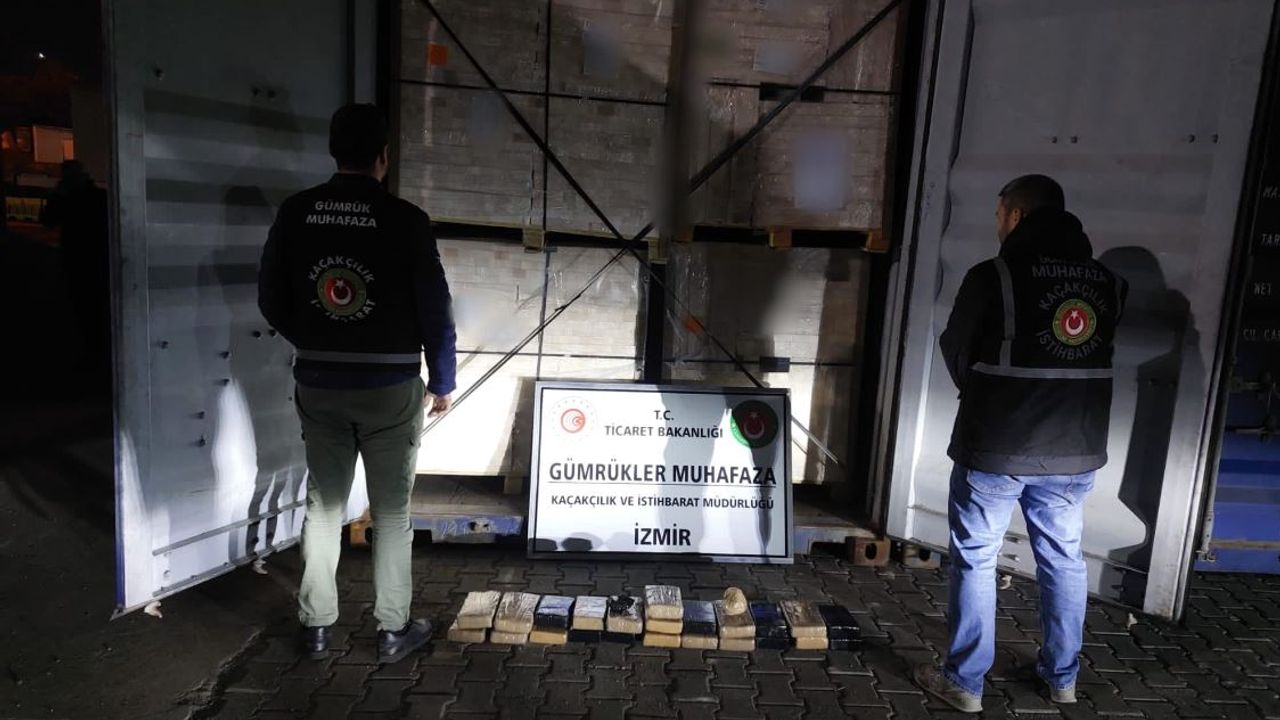 İzmir'de 25,8 kg kokain ele geçirildi
