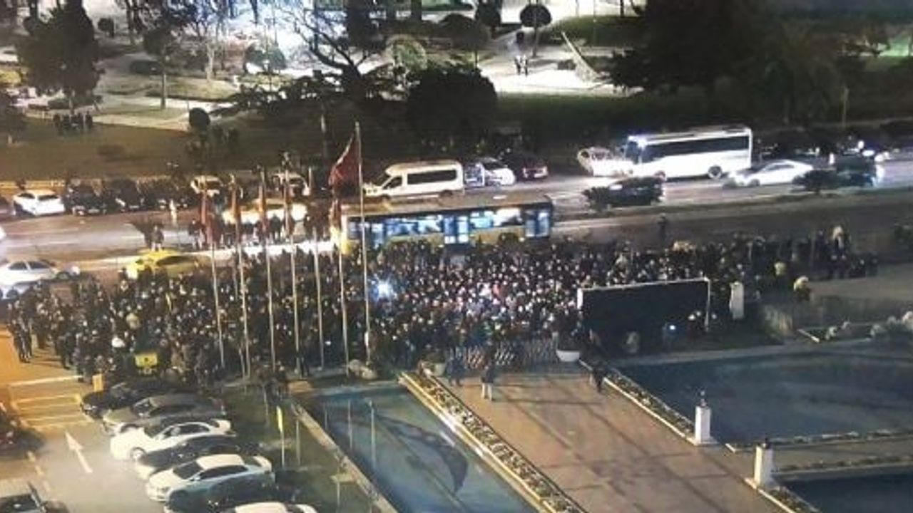 Saraçhane'de "İmamoğlu'na destek nöbeti" sürüyor