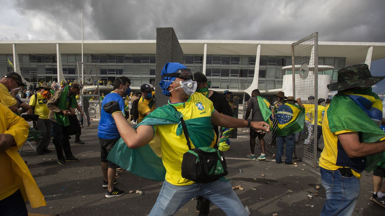 Brezilya'da sandıktan kaos çıktı!