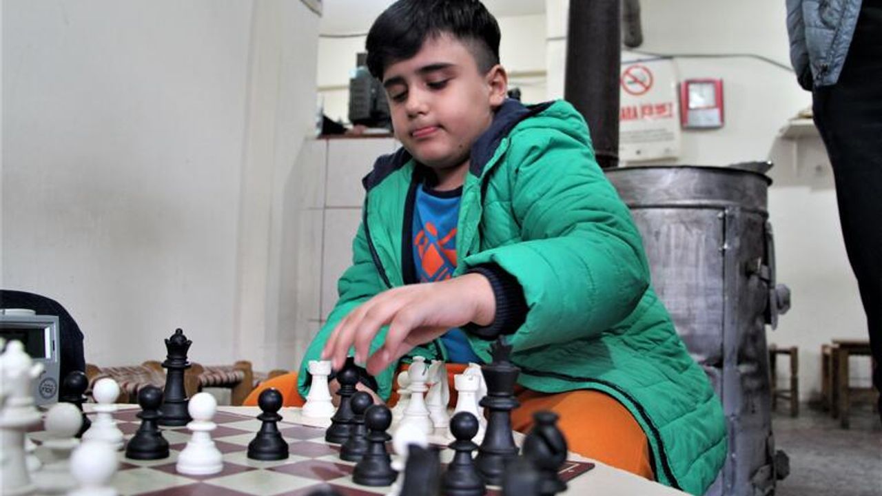 Türkiye Şampiyonası’na ‘Satranç Kahvesi’nde hazırlanıyor