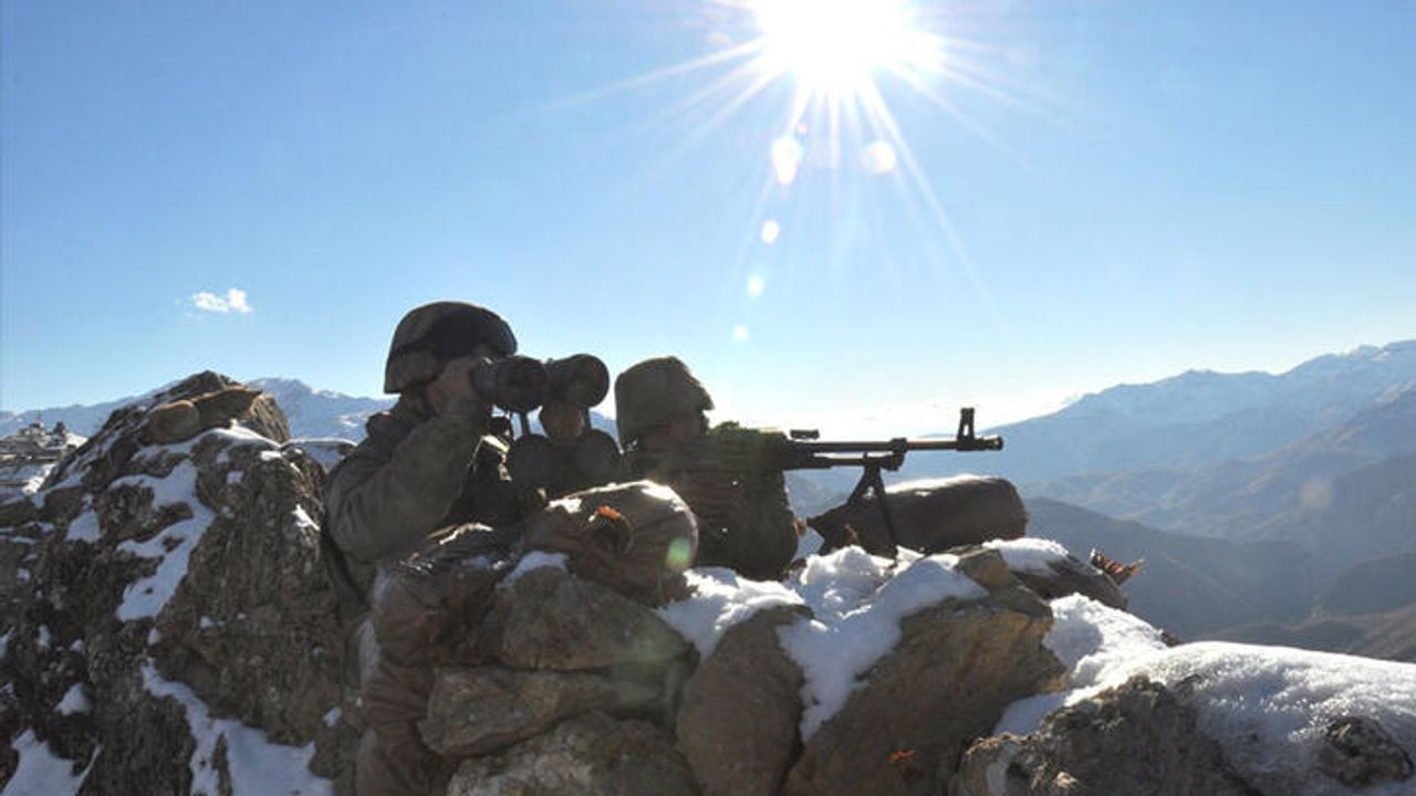 MSB, 2 PKK'lı teröristin teslim olduğunu açıkladı