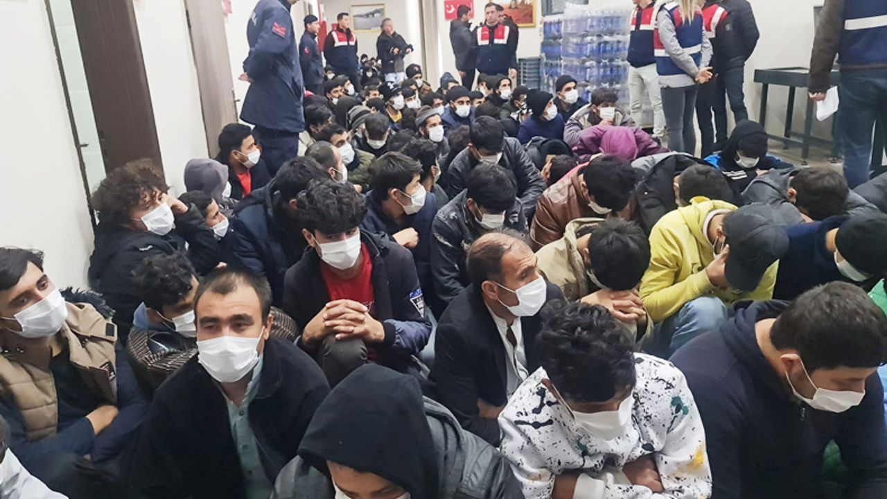 Yakalanan 227 Afgan göçmen, ülkelerine gönderildi