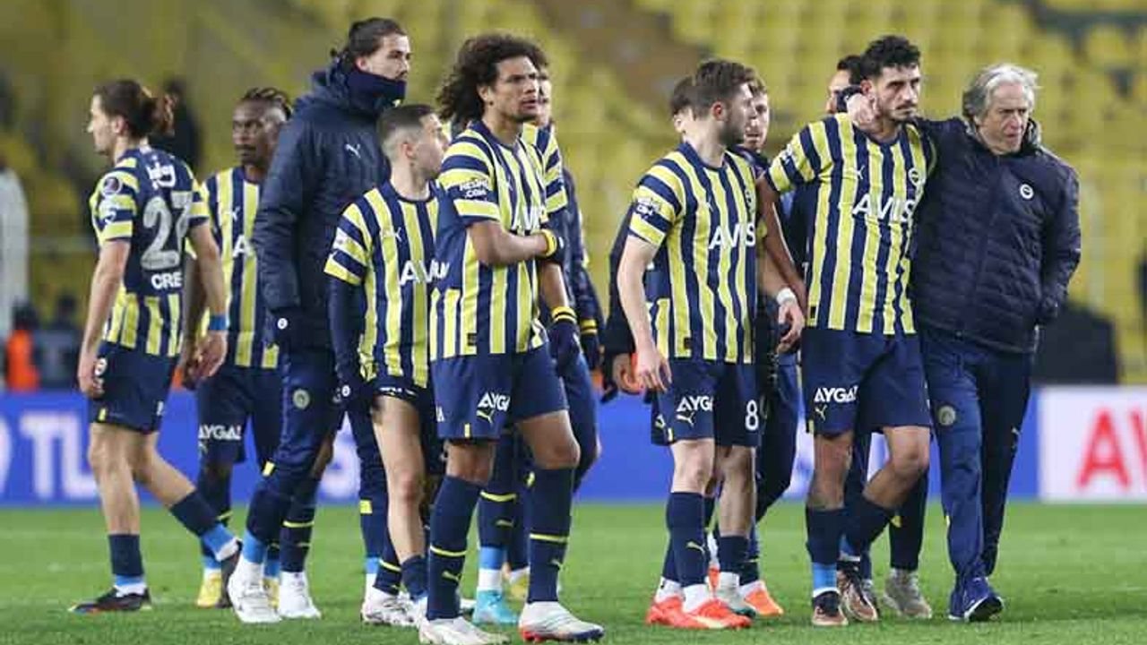 Fenerbahçe şampiyonluk yarışını bırakmıyor