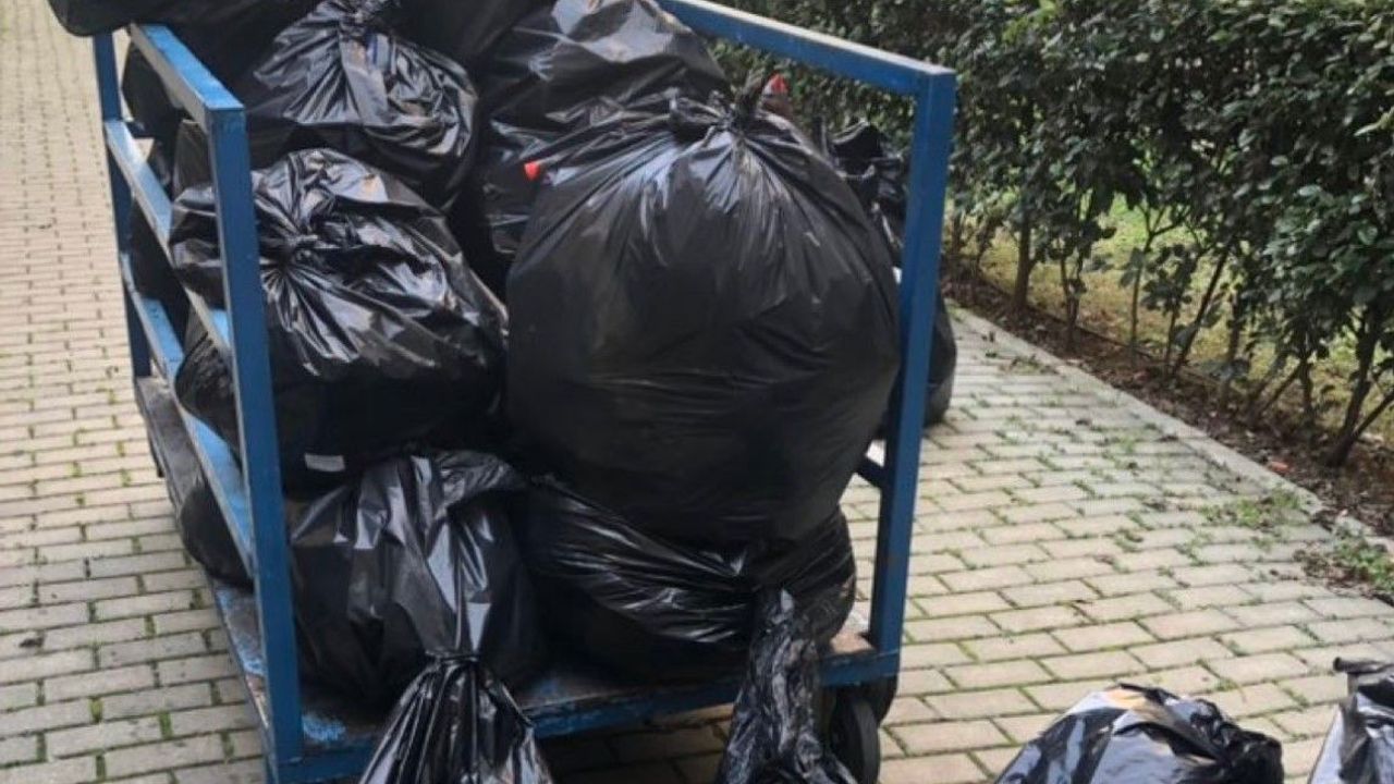 KYK Yurtlarındaki öğrencilerin eşyaları ezile ezile depolara kaldırılıyor