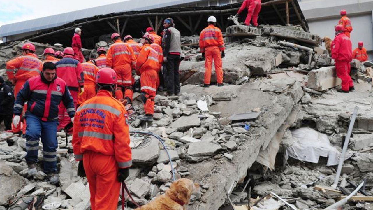 Depremin acı bilançosu artıyor: Can kaybı 3 bin 381'e yükseldi