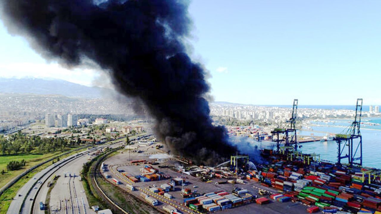 İskenderun Limanı'ndaki yangın 3. gününde devam ediyor