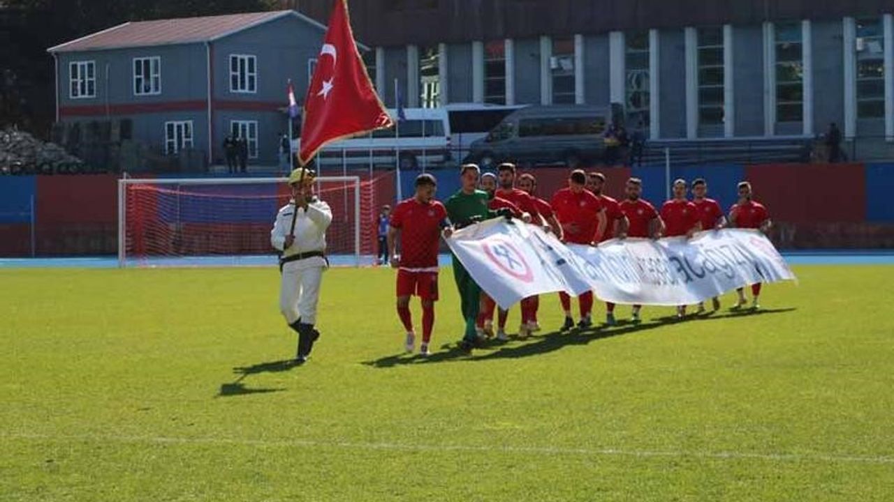 Zonguldak Kömürspor ile Karabük İdman Yurdu'ndan depremzedeler için dostluk maçı
