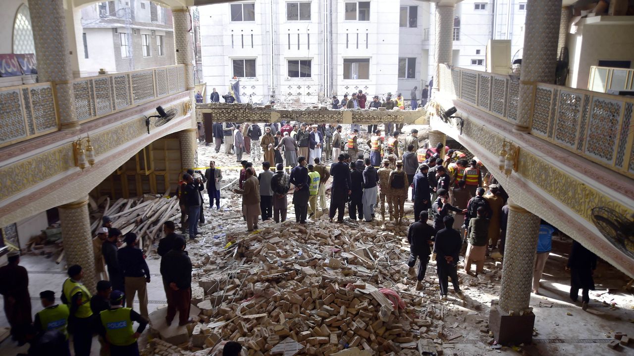 Pakistan'da camiye yapılan saldırıda can kaybı 101'e yükseldi