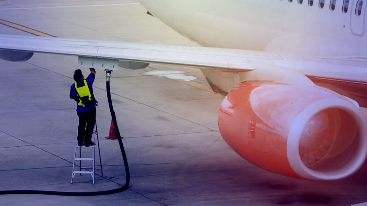 Bir yolcu uçağı ne kadar yakıt tüketiyor