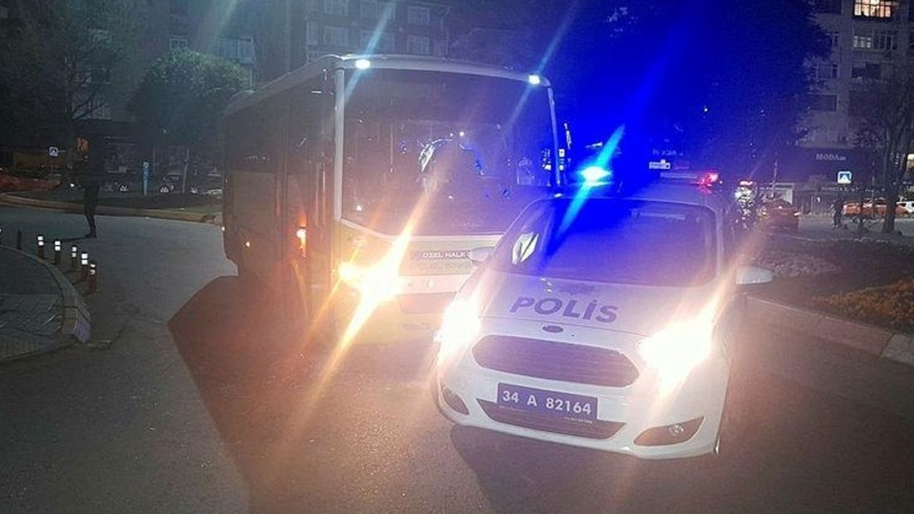 Polisi peşine takan yolcu midibüsü İstanbul sokaklarını biribirine kattı
