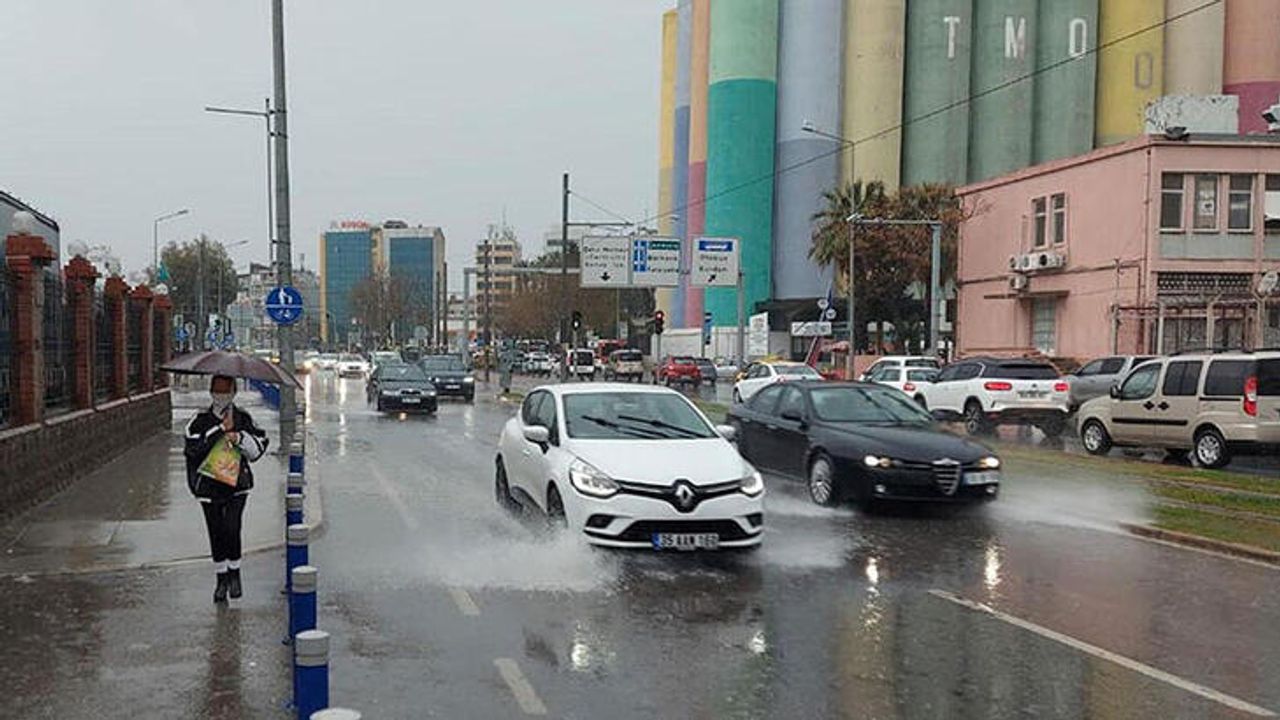 İzmir için gök gürültülü ve kuvvetli yağış uyarısı yapıldı