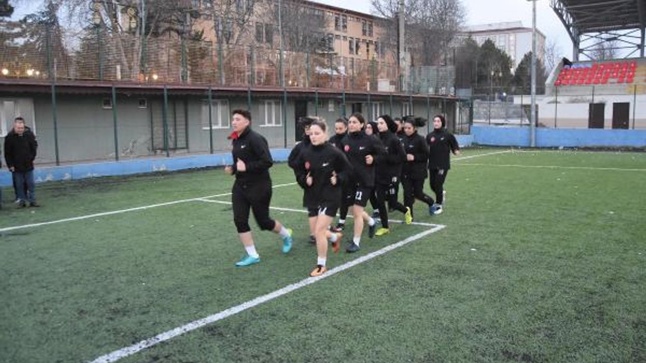 Kütahya’nın ilk kadın futbol takımı üst ligleri hedefliyor