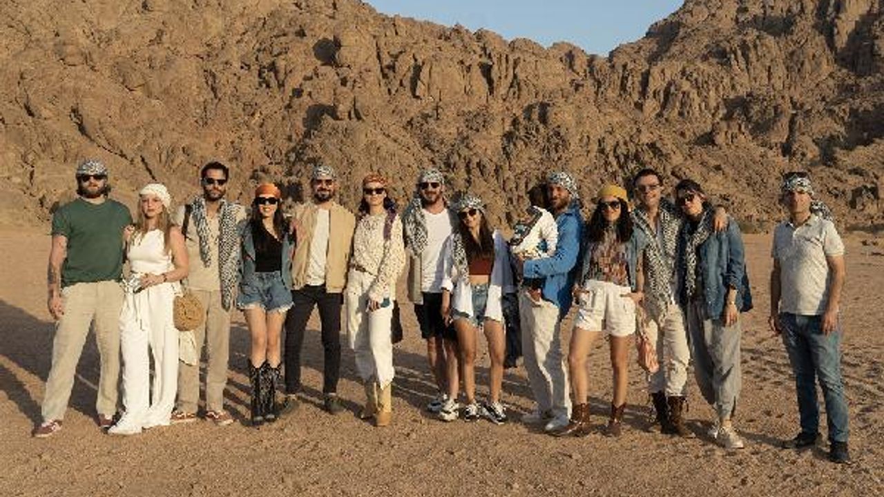 Türk oyuncular Mısır'da çöl safarisi yaptı