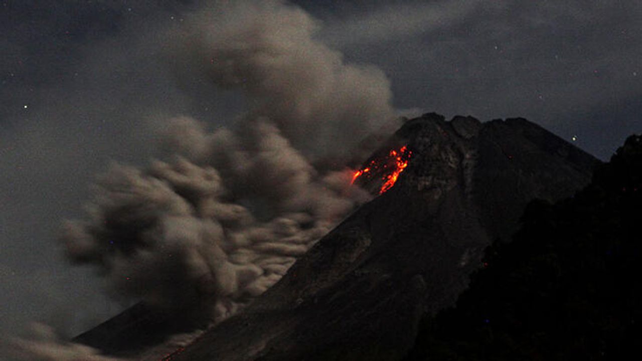Merapi yanardağında patlamalar sürüyor