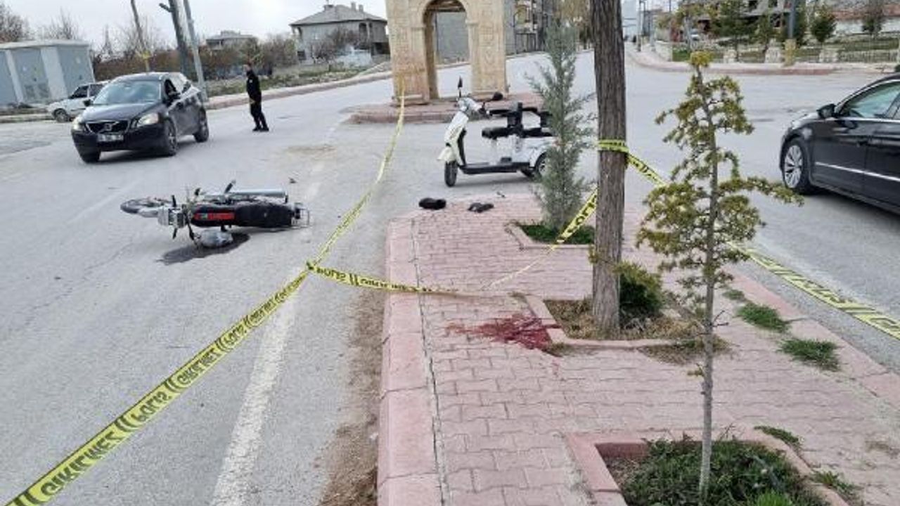 Aksaray'da otomobille çarpışan motosikletli öldü