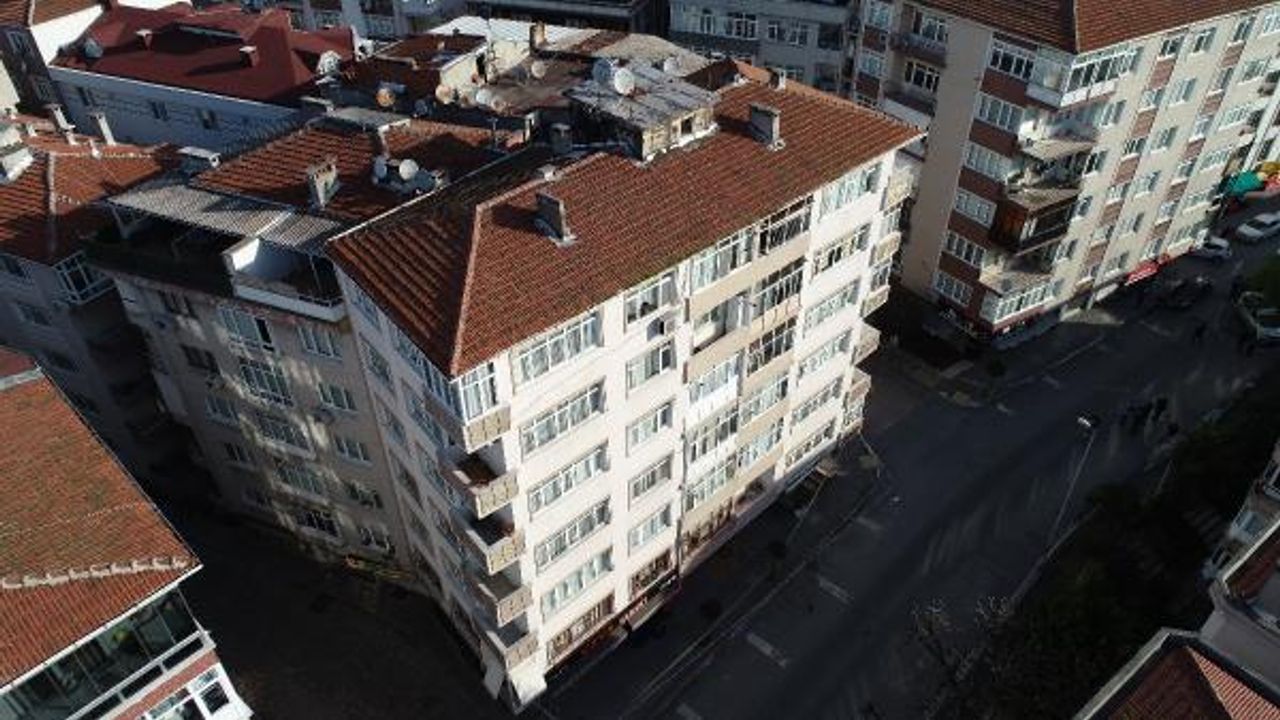 Bahçelievler'de boşaltılan 6 katlı bina havadan fotoğraflandı