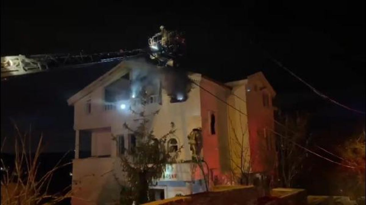 Beykoz'da 3 katlı villada yangın