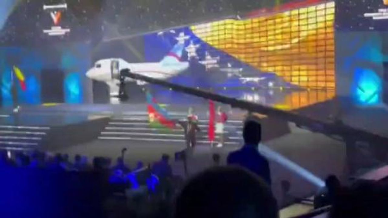 Erivan’daki Avrupa Halter Şampiyonasının açılışında Azerbaycan bayrağı yakıldı