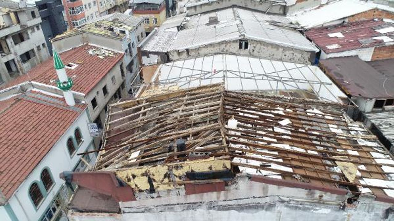 /havadan fotoğraflar // Güngören&#039;de boşaltılan binanın çatısında çökme: 1 yaralı