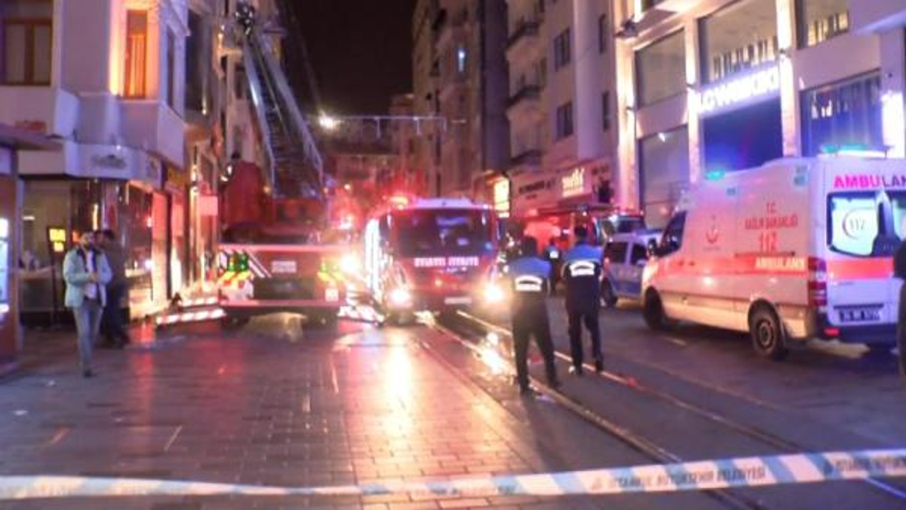 Taksim Meydanı'nda 6 katlı otelde yangın