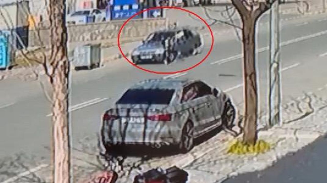 Otomobilin çocuğa çarptığı kaza kamerada