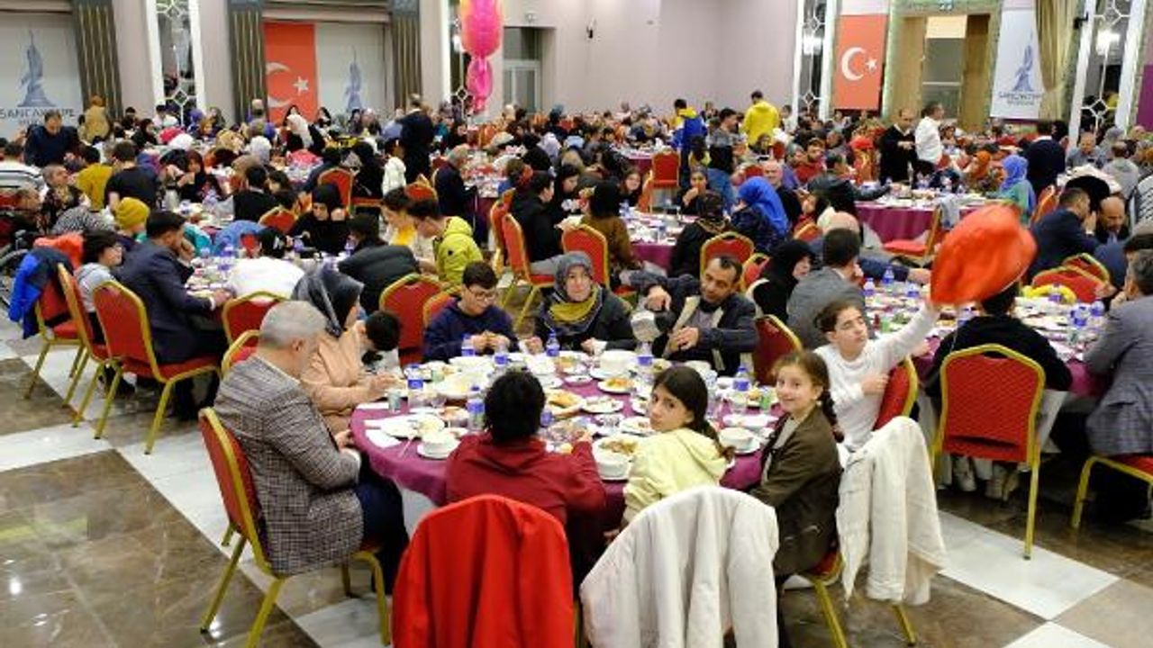 Sancaktepe Belediyesi depremzedeler için iftar programı düzenledi